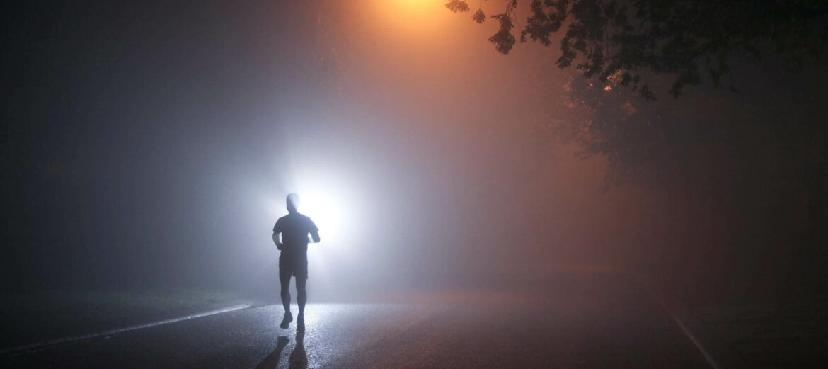 Les meilleurs gilets réfléchissants vélo & running ! Avis d’un Pro meilleur gilet lumineux réfléchissant lampe running vélo cycliste